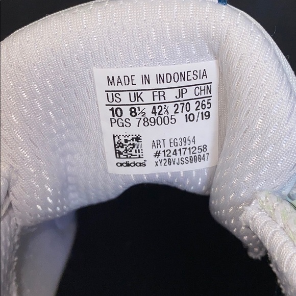 Adidas tennis shoes!! - Picture 3 of 3